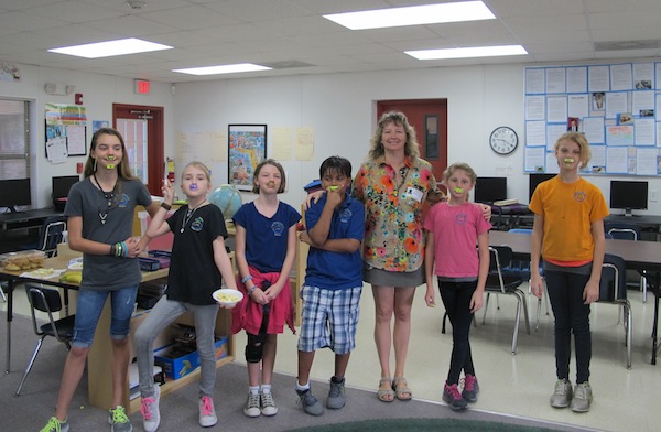 Murielle Lefebvre avec des élèves d'une école Montessori en Floride...